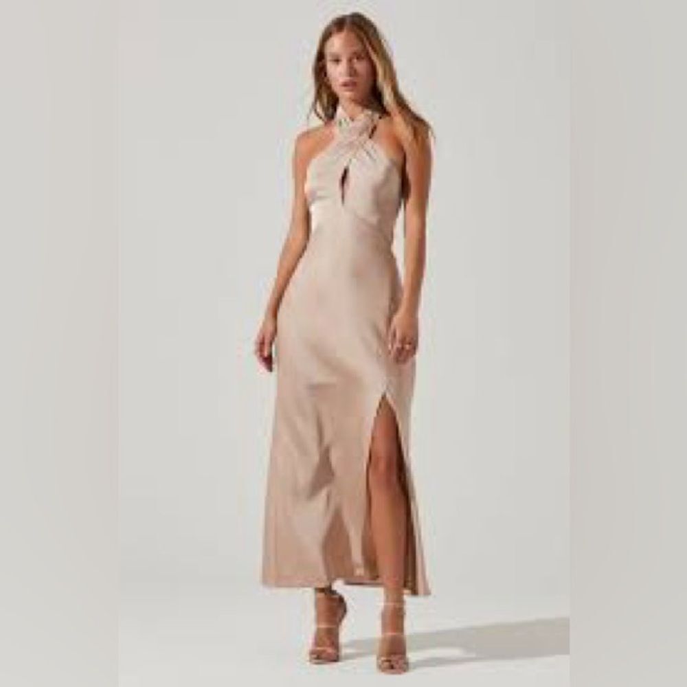 Astr NWT Marissa Satin Halter Neck Midi Dress in Champagne Size Small MSRP $138